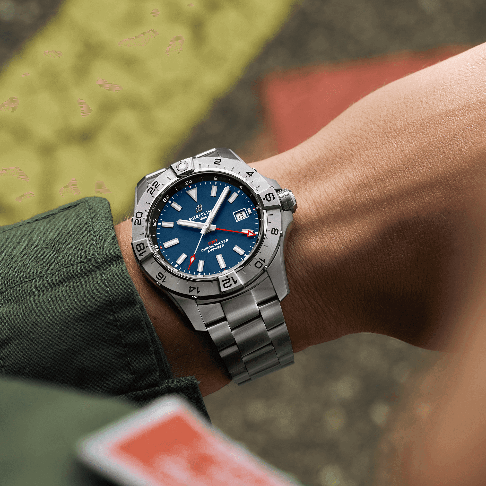 Montre Breitling Avenger GMT automatique cadran bleu bracelet acier 44 mm A32320101C1A1