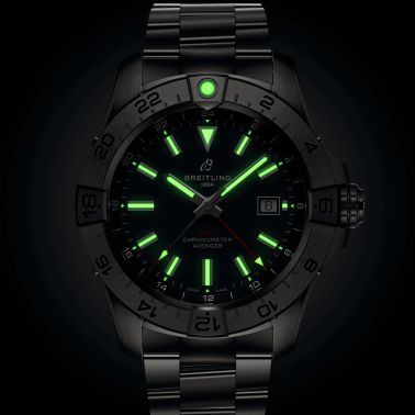 Montre Breitling Avenger GMT automatique cadran bleu bracelet acier 44 mm A32320101C1A1