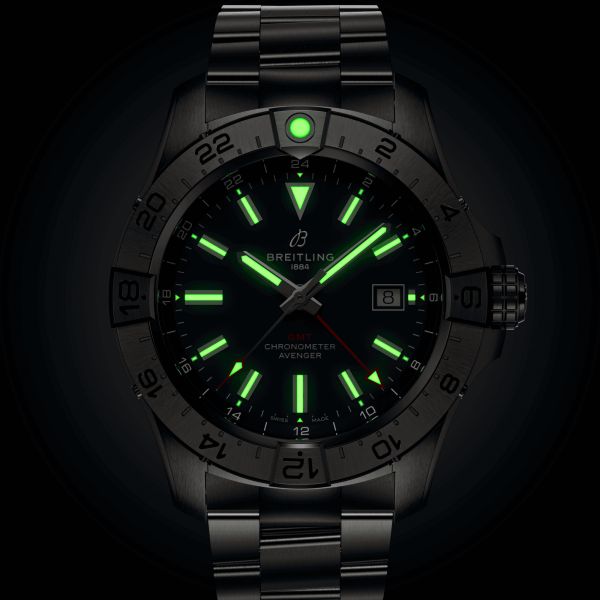 Montre Breitling Avenger GMT automatique cadran bleu bracelet acier 44 mm A32320101C1A1