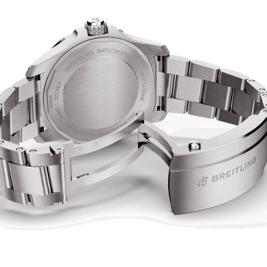 Montre Breitling Avenger GMT automatique cadran bleu bracelet acier 44 mm A32320101C1A1