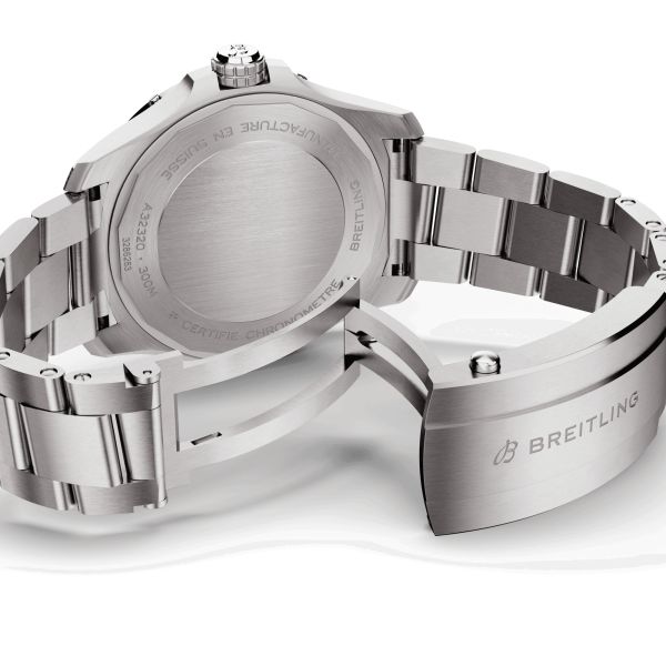 Montre Breitling Avenger GMT automatique cadran bleu bracelet acier 44 mm A32320101C1A1