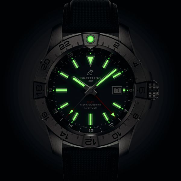 Montre Breitling Avenger GMT automatique cadran bleu bracelet cuir bleu 44 mm A32320101C1X1