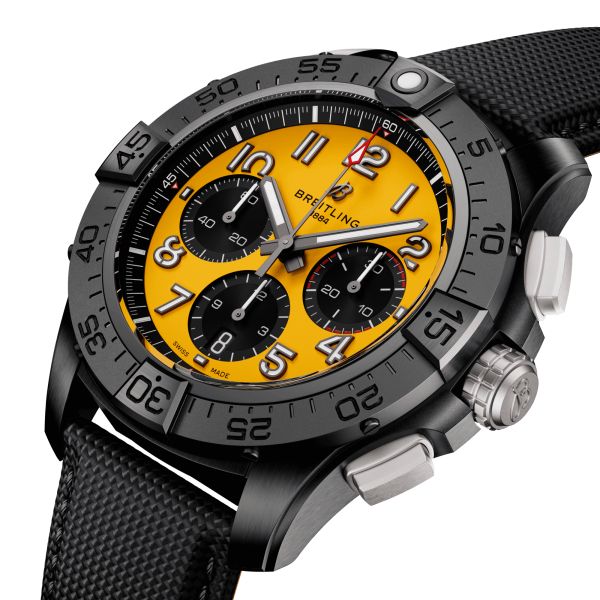 Montre Breitling Avenger B01 Chronograph Night Mission automatique cadran jaune bracelet cuir noir 44 mm SB0147101I1X2
