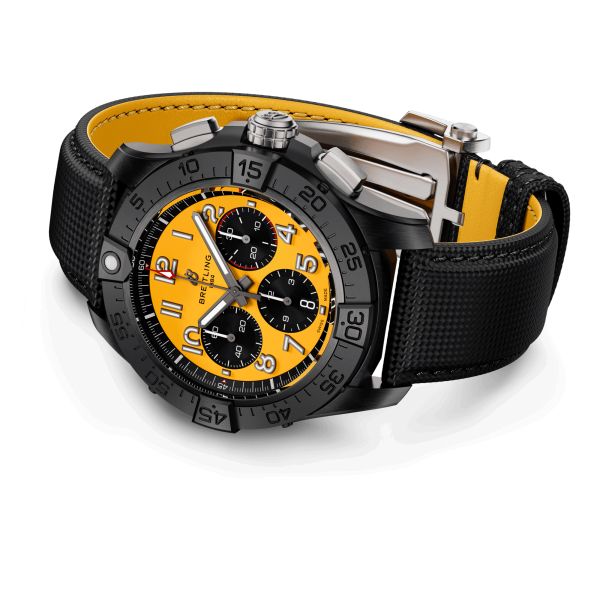 Montre Breitling Avenger B01 Chronograph Night Mission automatique cadran jaune bracelet cuir noir 44 mm SB0147101I1X2