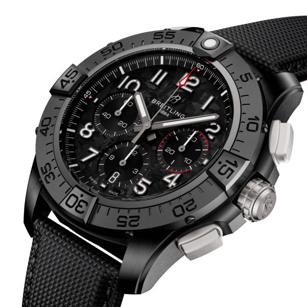 Montre Breitling Avenger B01 Chronograph Night Mission automatique cadran carbone bracelet cuir noir 44 mm SB0147101B1X1