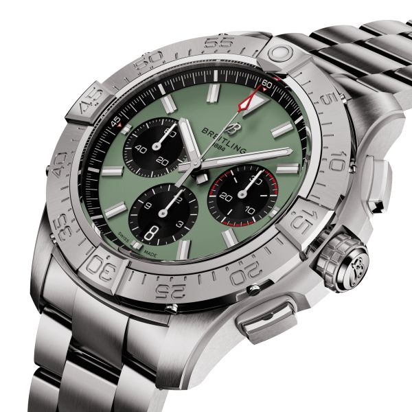 Montre Breitling Avenger B01 Chronograph automatique cadran vert bracelet acier 44 mm AB0147101L1A1