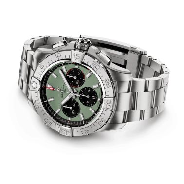 Montre Breitling Avenger B01 Chronograph automatique cadran vert bracelet acier 44 mm AB0147101L1A1