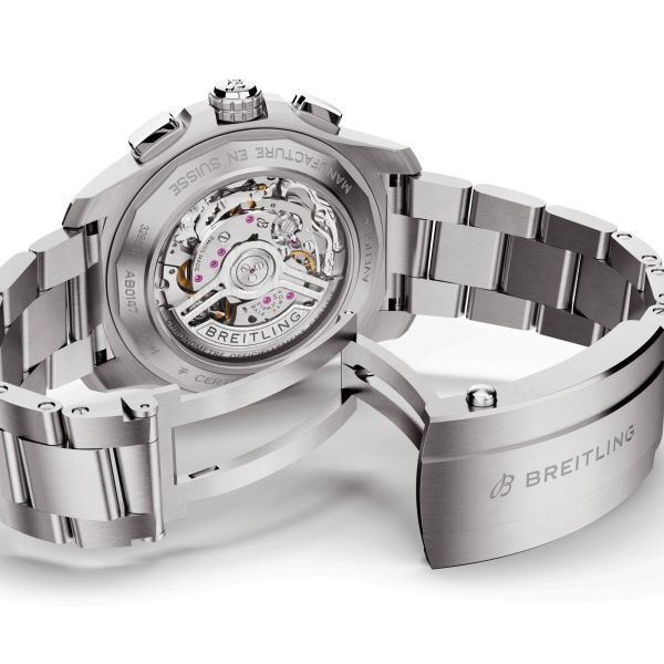 Montre Breitling Avenger B01 Chronograph automatique cadran noir bracelet acier 44 mm AB0147101B1A1