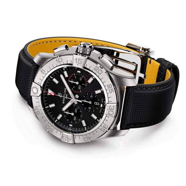 Montre Breitling Avenger B01 Chronograph automatique cadran noir bracelet cuir noir 44 mm AB0147101B1X1