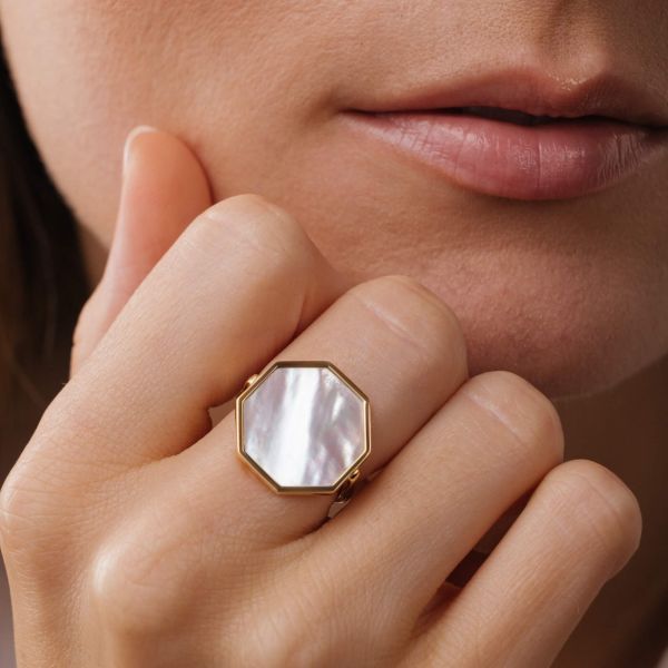 Lepage Octo ring in yellow gold and white mother of pearl