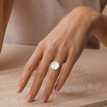 Bague Lepage Octo en or jaune, nacre blanche et diamants