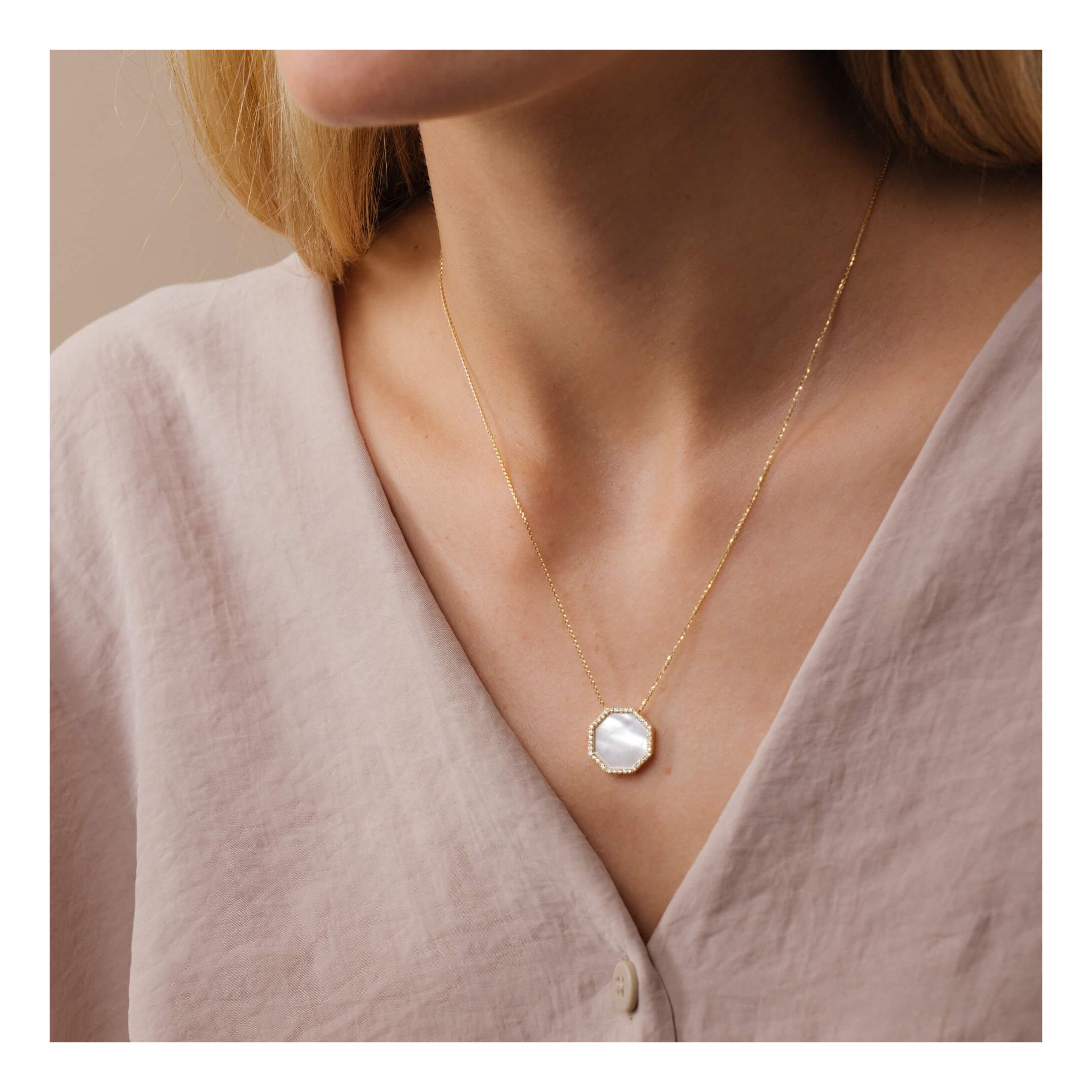 Octo necklace yellow gold mother of pearl diamonds Lepage