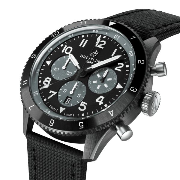 Montre Breitling Super AVI B04 Chronograph GMT Mosquito Night Fighter automatique cadran noir bracelet cuir noir 46 mm SB04451A1
