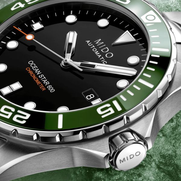Montre Mido Ocean Star 600 Chronometer COSC automatique lunette verte cadran noir bracelet acier 43,5 mm M026.608.11.051.01