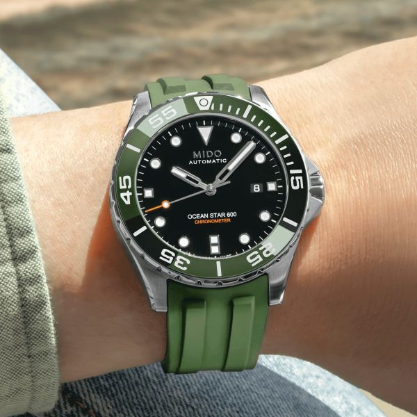 Montre Mido Ocean Star 600 Chronometer COSC automatique lunette verte cadran noir bracelet acier 43,5 mm M026.608.11.051.01