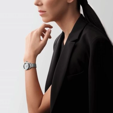 Montre Longines Conquest 2023 automatique index diamants cadran nacre blanche bracelet acier 34 mm L3.430.4.87.6