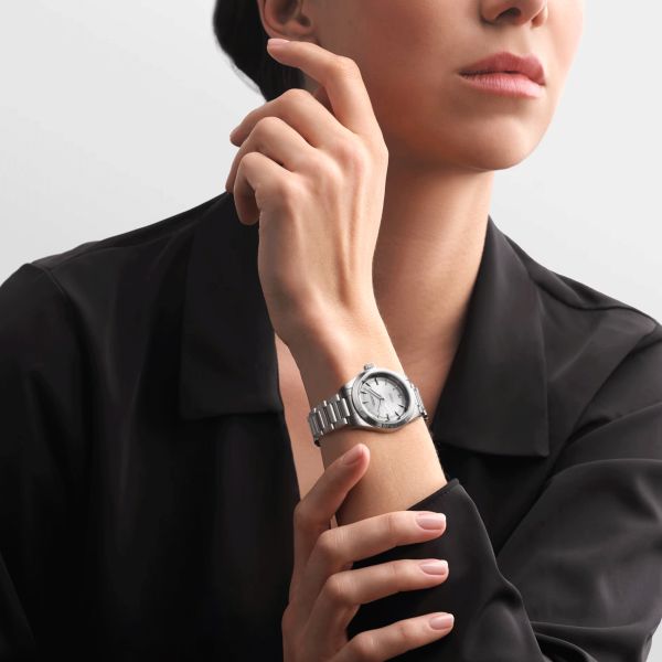 Montre Longines Conquest 2023 automatique cadran argenté bracelet acier 34 mm L3.430.4.72.6