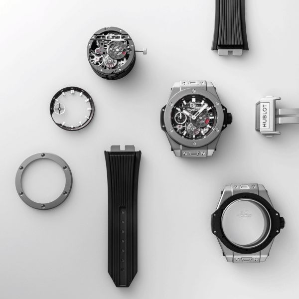 Montre Hublot Big Bang Meca-10 Titanium mécanique cadran squelette bracelet caoutchouc noir 45 mm 414.NI.1123.RX