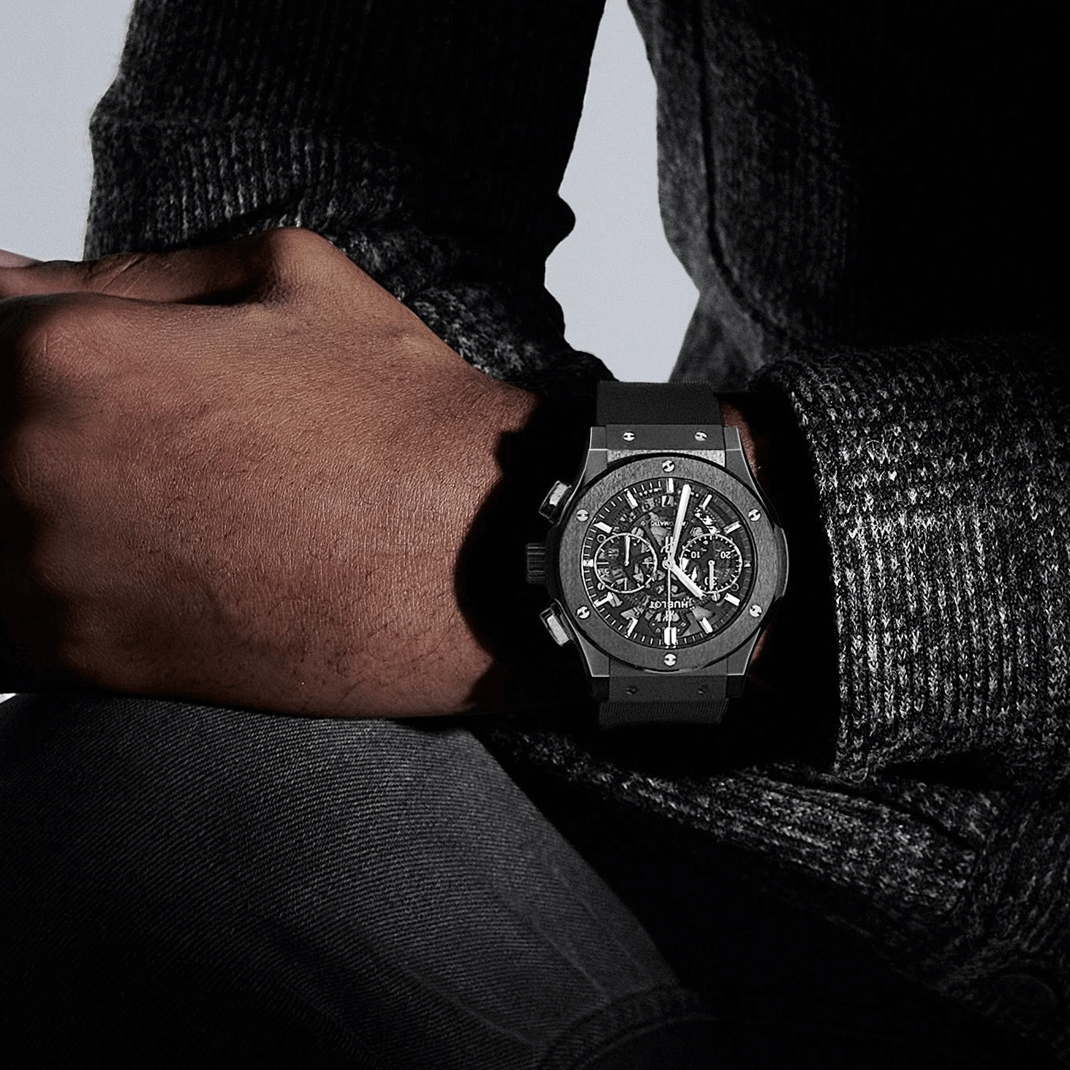 Montre Hublot Classic Fusion Aerofusion Black Magic automatique cadran squelette bracelet caoutchouc noir 45 mm 525.CM.0170.RX