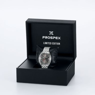 Montre Seiko Prospex "Navigator Timer" Land Series GMT automatique cadran gris bracelet acier 38,5 mm