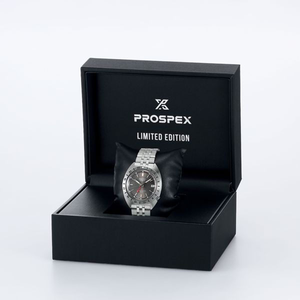 Montre Seiko Prospex "Navigator Timer" Land Series GMT automatique cadran gris bracelet acier 38,5 mm