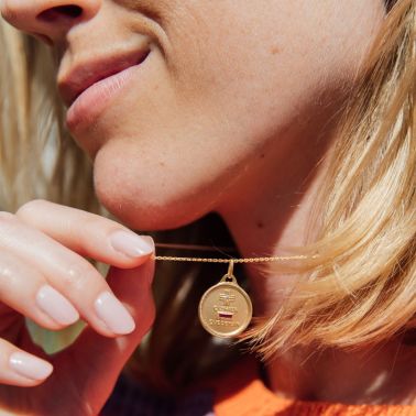 Augis Amour l'Essentielle medal in yellow gold and diamond