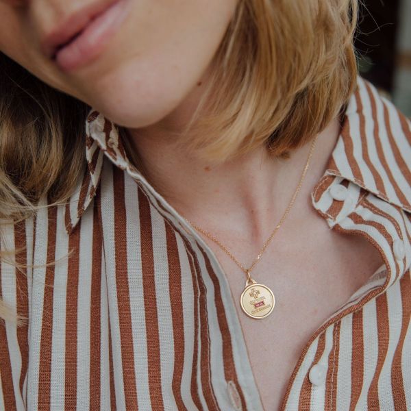 Augis Amour l'Intemporelle medal in yellow gold and diamond