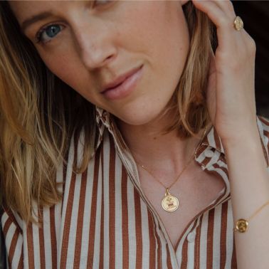 Augis Amour l'Intemporelle medal in yellow gold and diamond