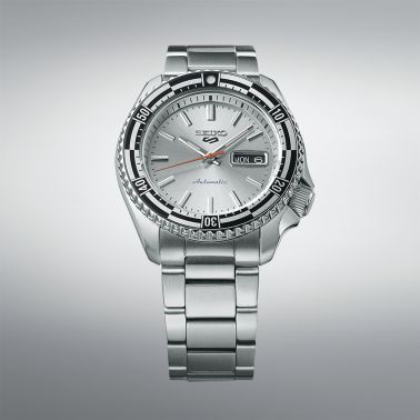 Montre Seiko 5 Sports "Rally Diver" automatique cadran argenté bracelet acier 42,5 mm