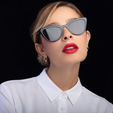 La Brune et La Blonde Excentrique earrings in white gold and diamonds