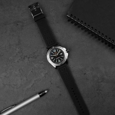 Montre Breitling Colt Quartz A74388 44 mm 