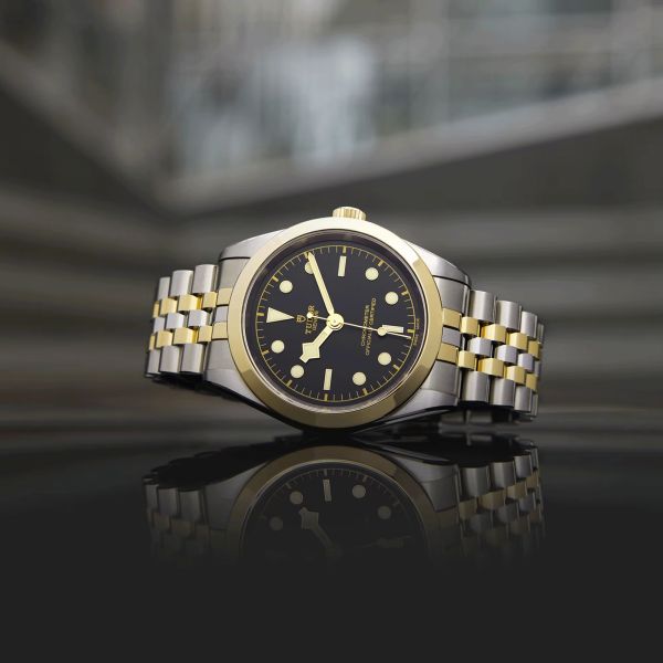 Montre Tudor Black Bay 39 S&G automatique lunette or jaune cadran noir bracelet acier et or jaune 39 mm M79663-0001