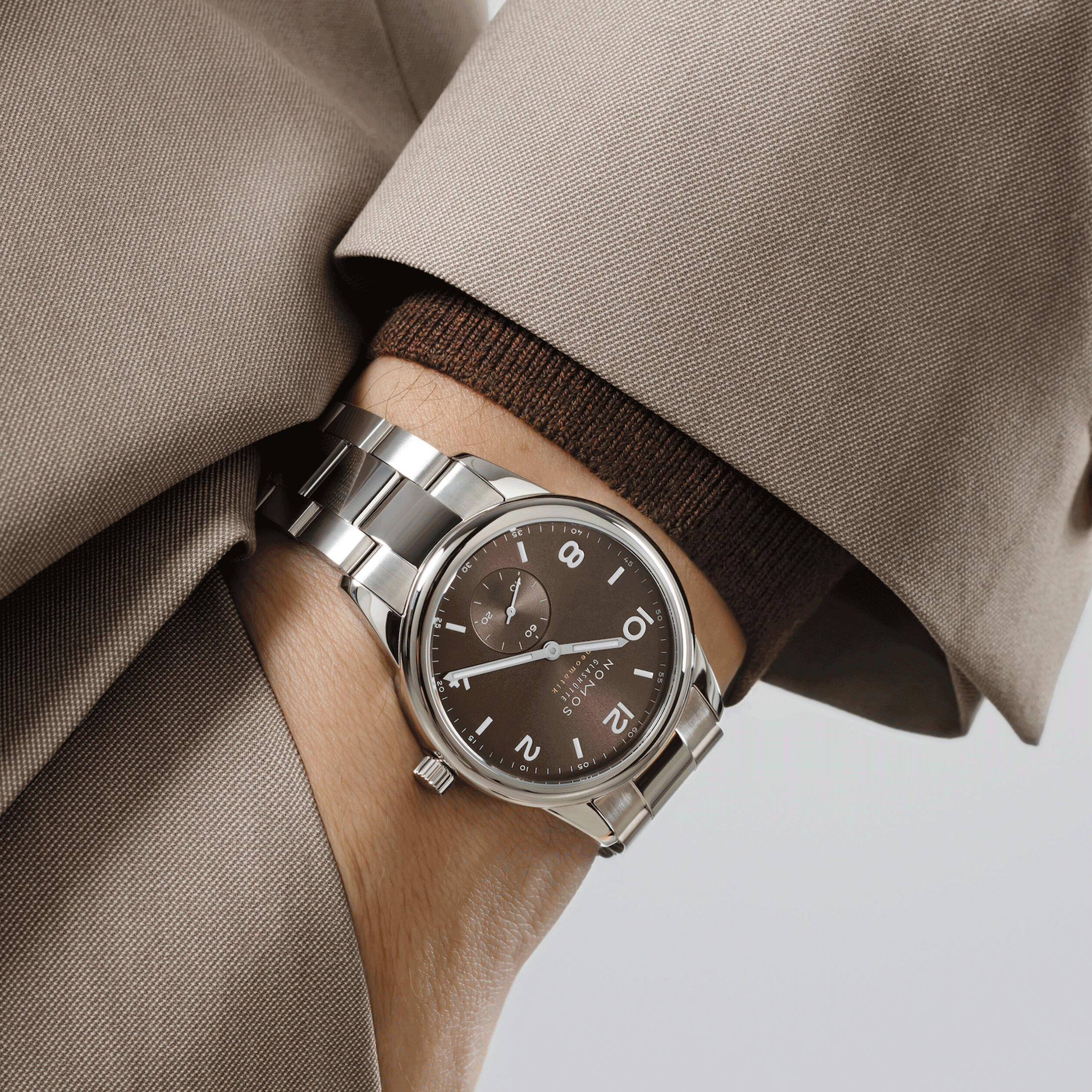 Montre Nomos Club Sport Neomatik Tabac automatique fond acier cadran brun bracelet acier 39,5 mm 759