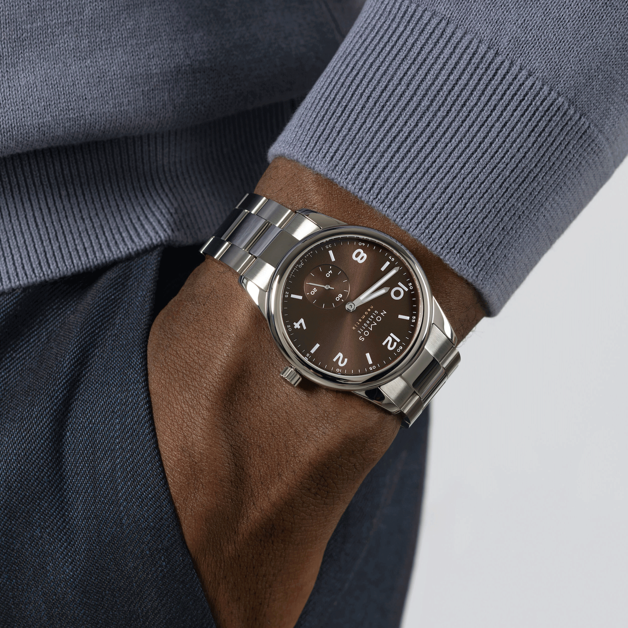 Montre Nomos Club Sport Neomatik Tabac automatique fond acier cadran brun bracelet acier 39,5 mm 759