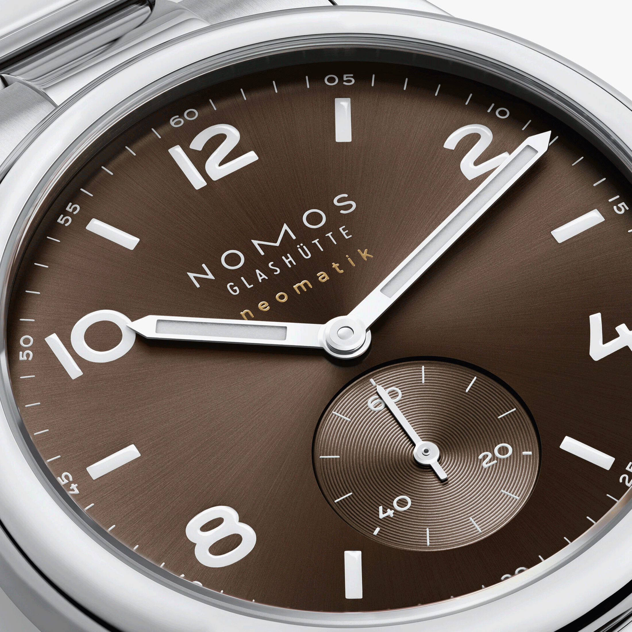 Montre Nomos Club Sport Neomatik Tabac automatique fond saphir cadran brun bracelet acier 39,5 mm 760