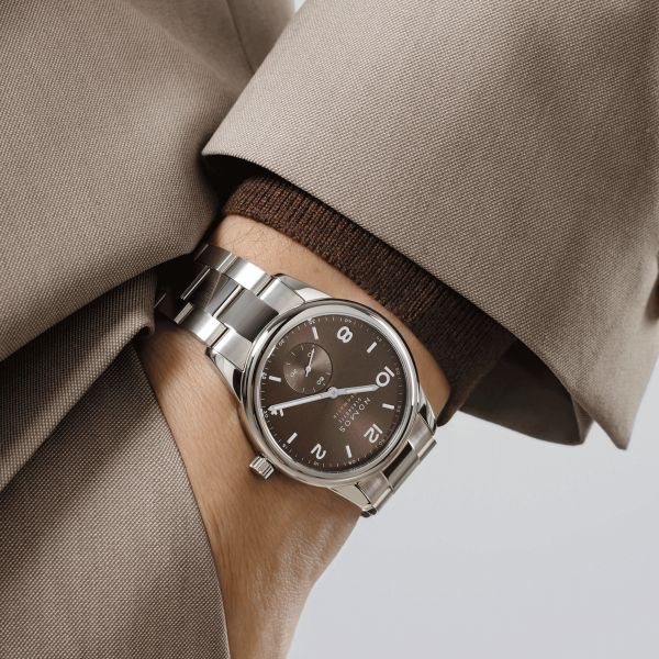 Montre Nomos Club Sport Neomatik Tabac automatique fond saphir cadran brun bracelet acier 39,5 mm 760