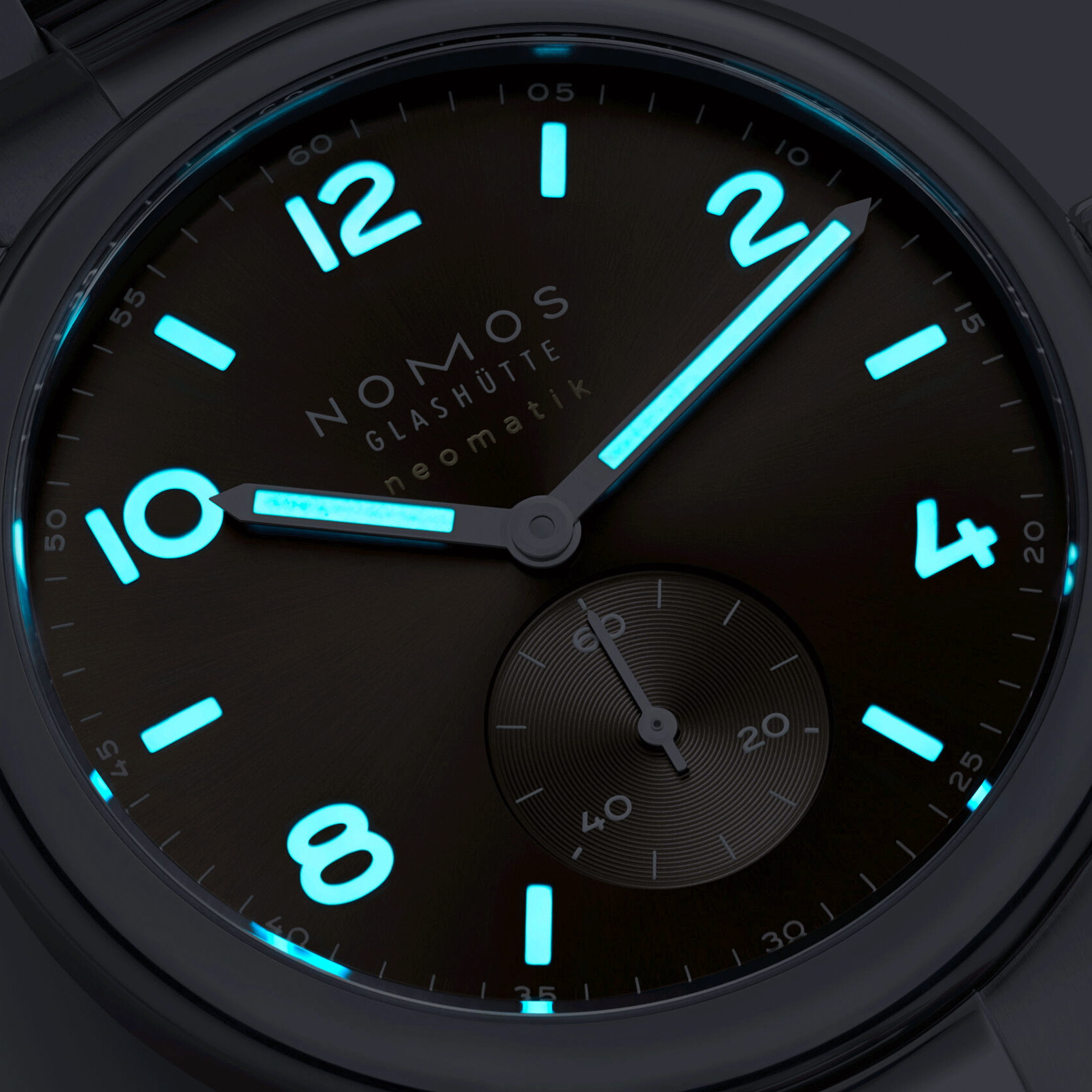 Montre Nomos Club Sport Neomatik Tabac automatique fond saphir cadran brun bracelet acier 39,5 mm 760