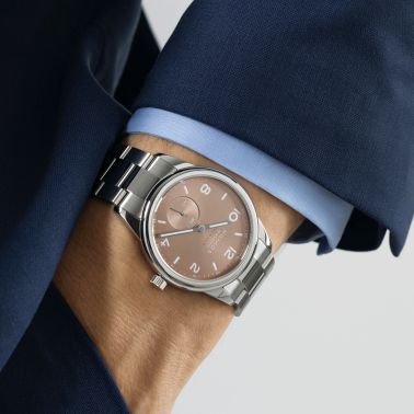 Montre Nomos Club Sport Neomatik Ember automatique fond acier cadran beige doré bracelet acier 39,5 mm 761