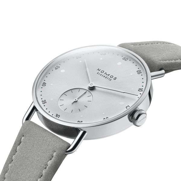 Montre Nomos Metro All Silver mécanique fond saphir cadran argent bracelet cuir gris 33 mm 1122
