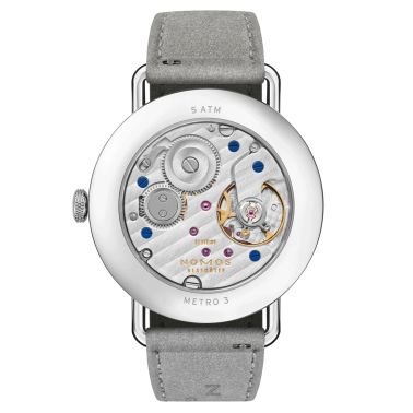 Montre Nomos Metro Muted Red mécanique fond saphir cadran rouge bracelet cuir gris 33 mm 1123