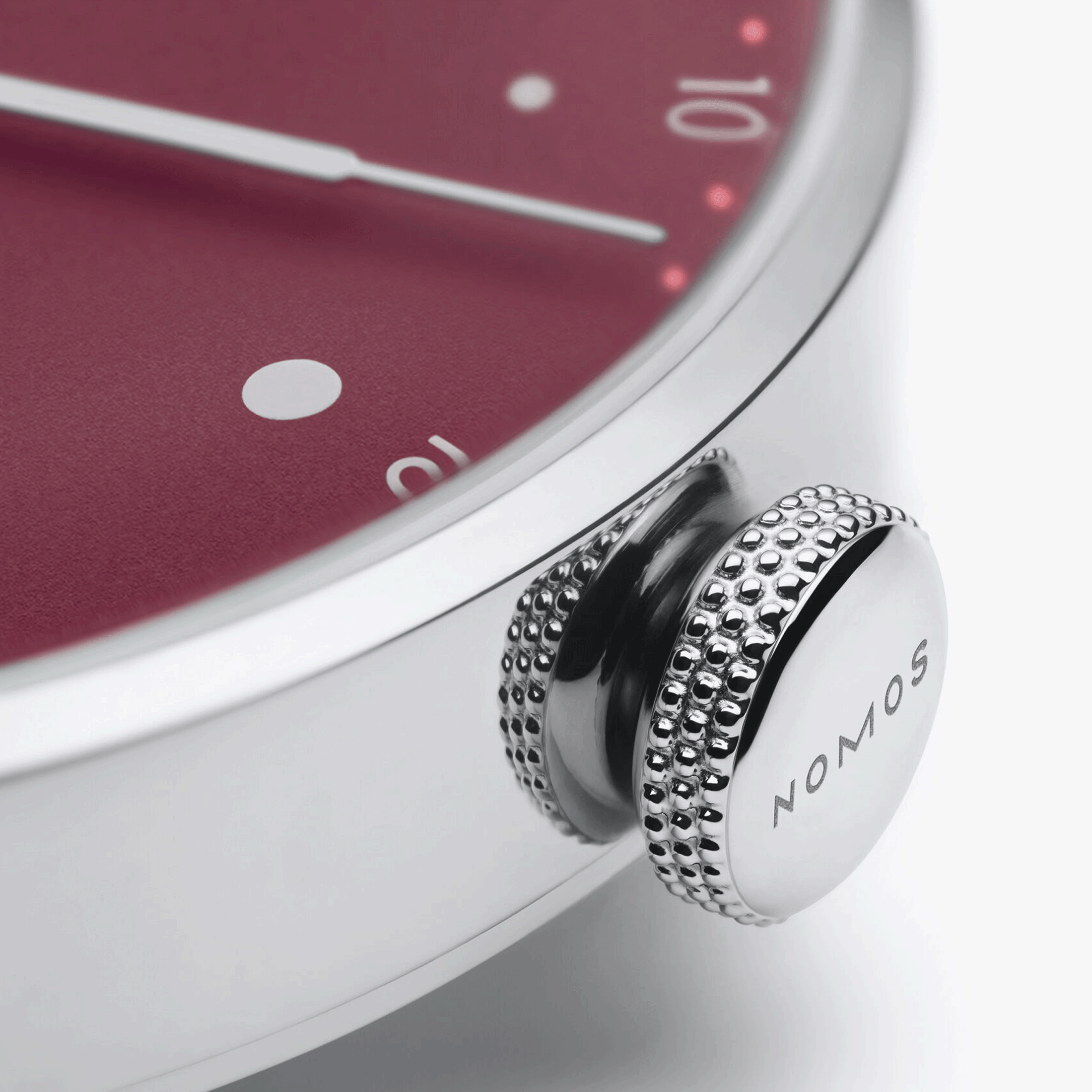 Montre Nomos Metro Muted Red mécanique fond saphir cadran rouge bracelet cuir gris 33 mm 1123