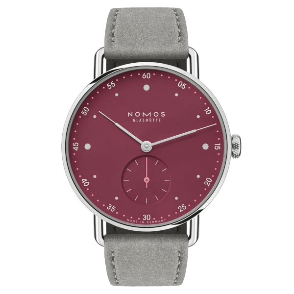 Montre Nomos Metro Muted Red mécanique fond saphir cadran rouge bracelet cuir gris 33 mm 1123