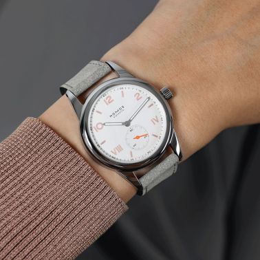 Montre NOMOS Club Campus mécanique bracelet cuir gris 36 mm 708