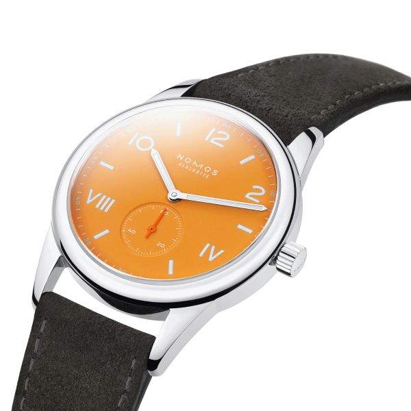Montre Nomos Club Campus 38 Future Orange automatique à remontage manuel cadran orange bracelet cuir velours anthracite 38,5 mm 