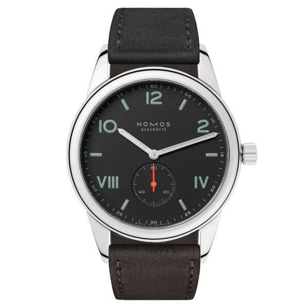 Montre NOMOS Club Campus 38 mécanique fond saphir cadran noir bracelet cuir anthracite 38,5 mm 738