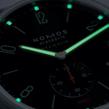 Montre NOMOS Tangente Sport Neomatik 42 date automatique cadran bleu noir bracelet acier 42 mm 581