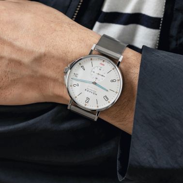 Montre NOMOS Tangente Sport Neomatik 42 date automatique cadran argent bracelet acier 42 mm 580