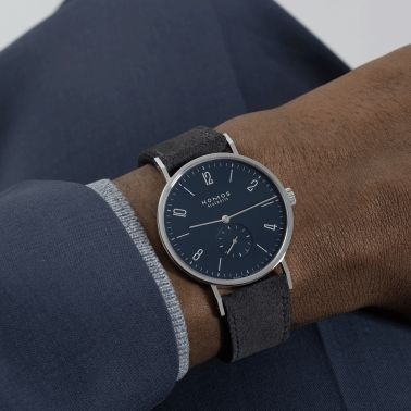 Montre NOMOS Tangente 38 mécanique fond saphir cadran bleu nuit bracelet cuir anthracite 37,5 mm 167