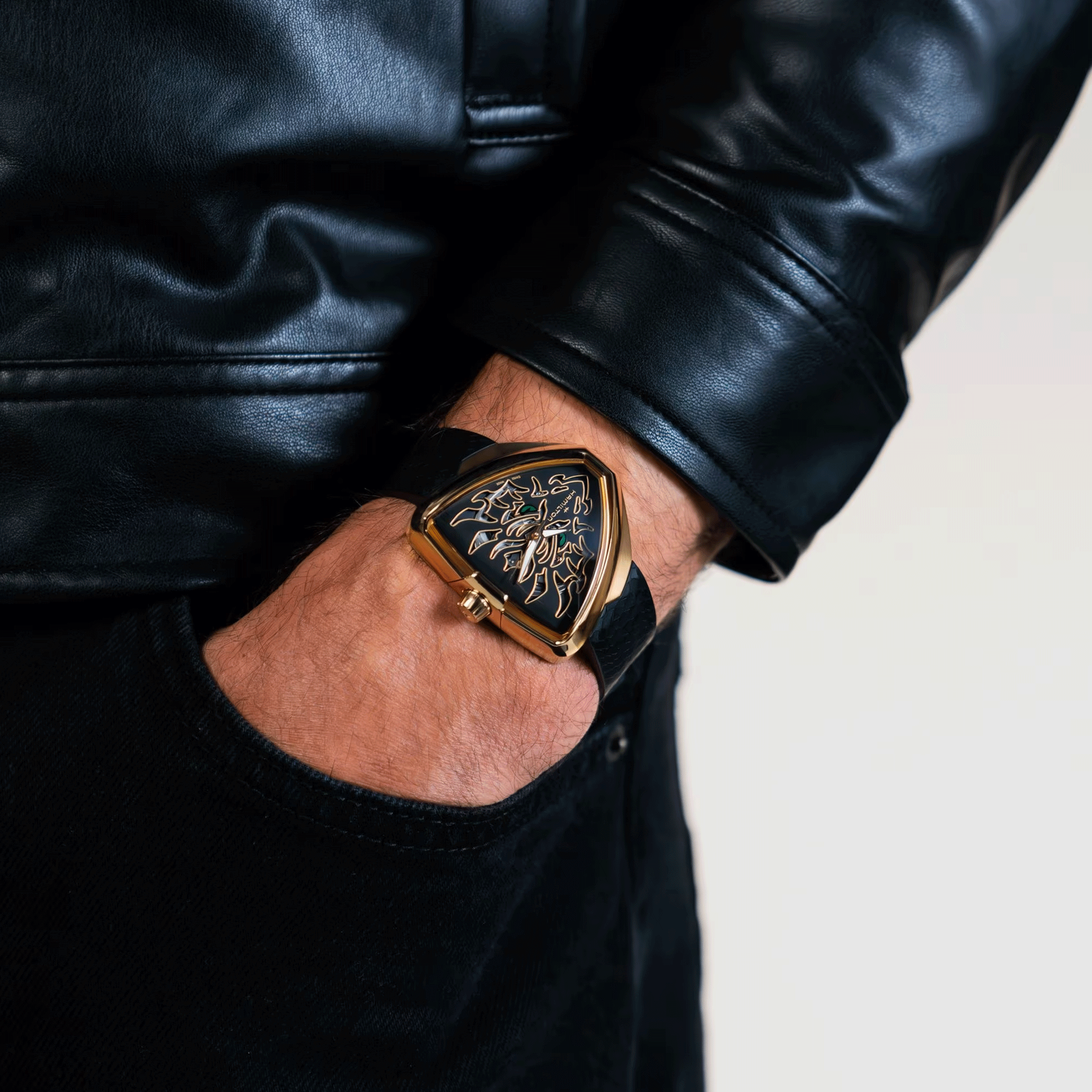 Montre Hamilton Ventura Elvis80 Skeleton automatique cadran noir bracelet caoutchouc noir 42,50 x 44,60 mm H24525332