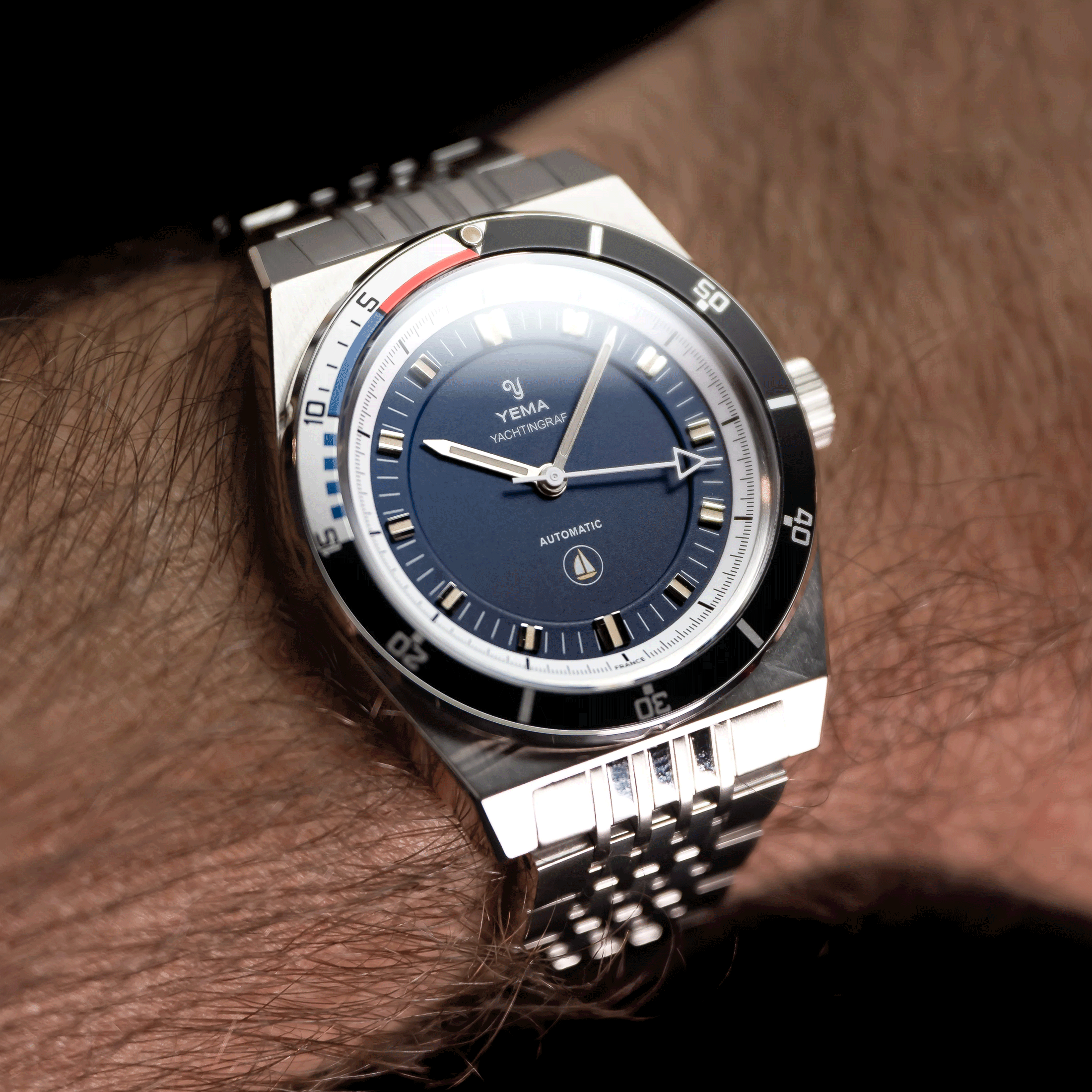 Montre Yema Urban Yachtingraf automatique réhaut blanc cadran bleu bracelet acier 39 mm YYAC23-AMS